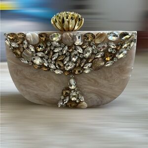 Half moon clutch